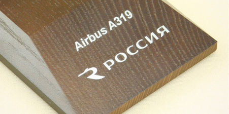 Логотип на подставке