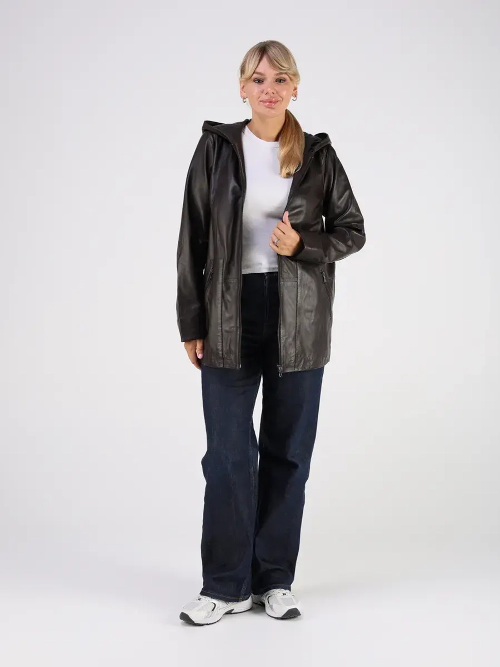 Кожаная куртка демисезонная с капюшоном