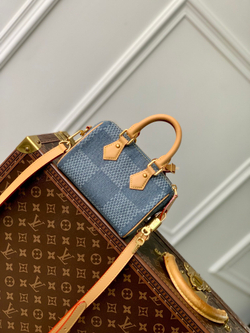 Louis Vuitton Speedy 18