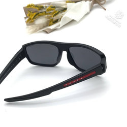 Солнечные очки Prada