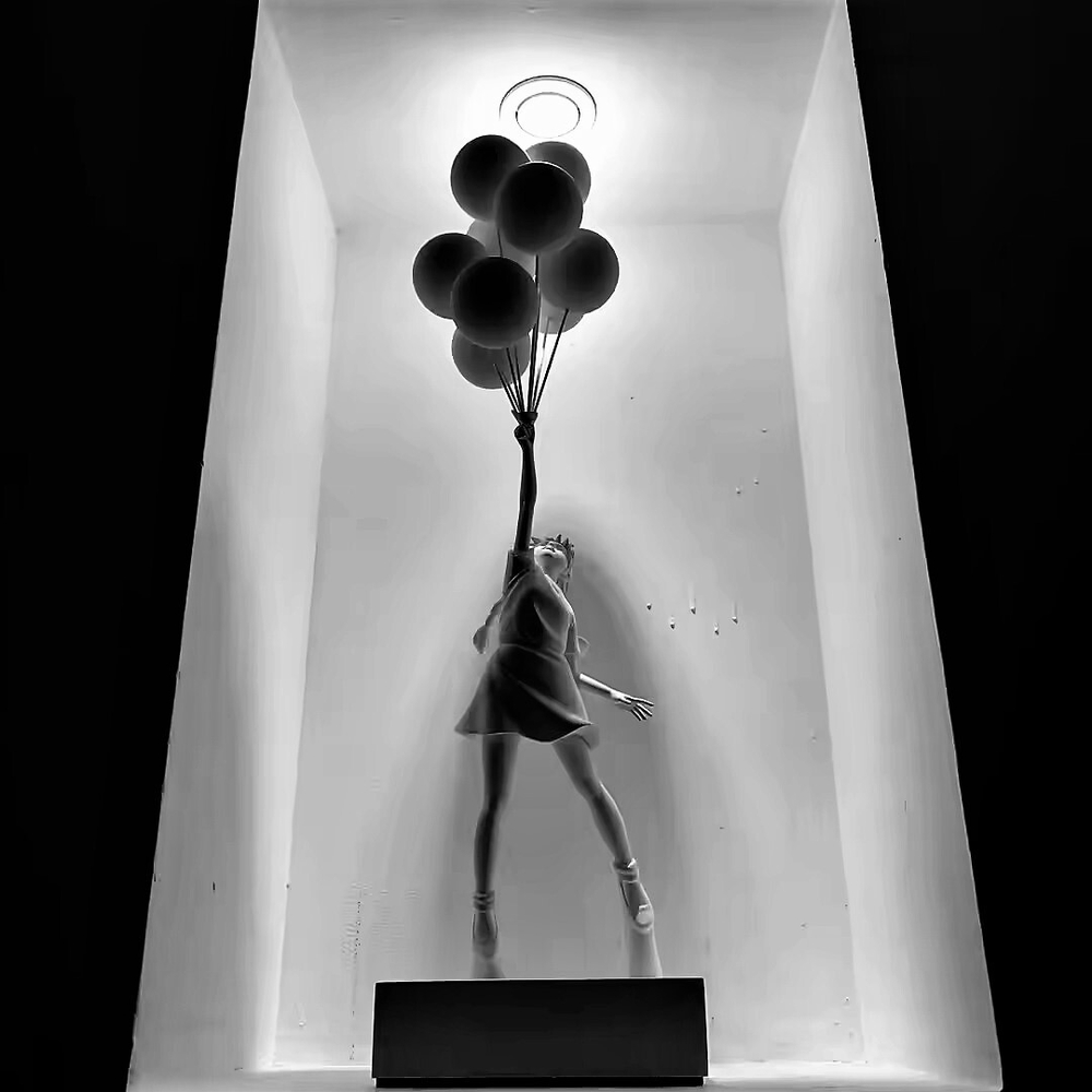 Статуэтка Lady with Flying Balloons Black