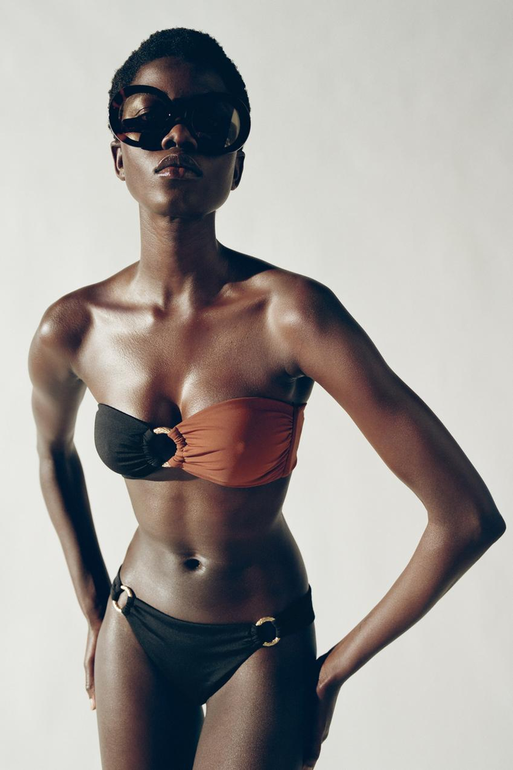 ZARA БИКИНИ С МЕТАЛЛИЧЕСКИМИ ДЕТАЛЯМИ, ЧЕРНЫЙ