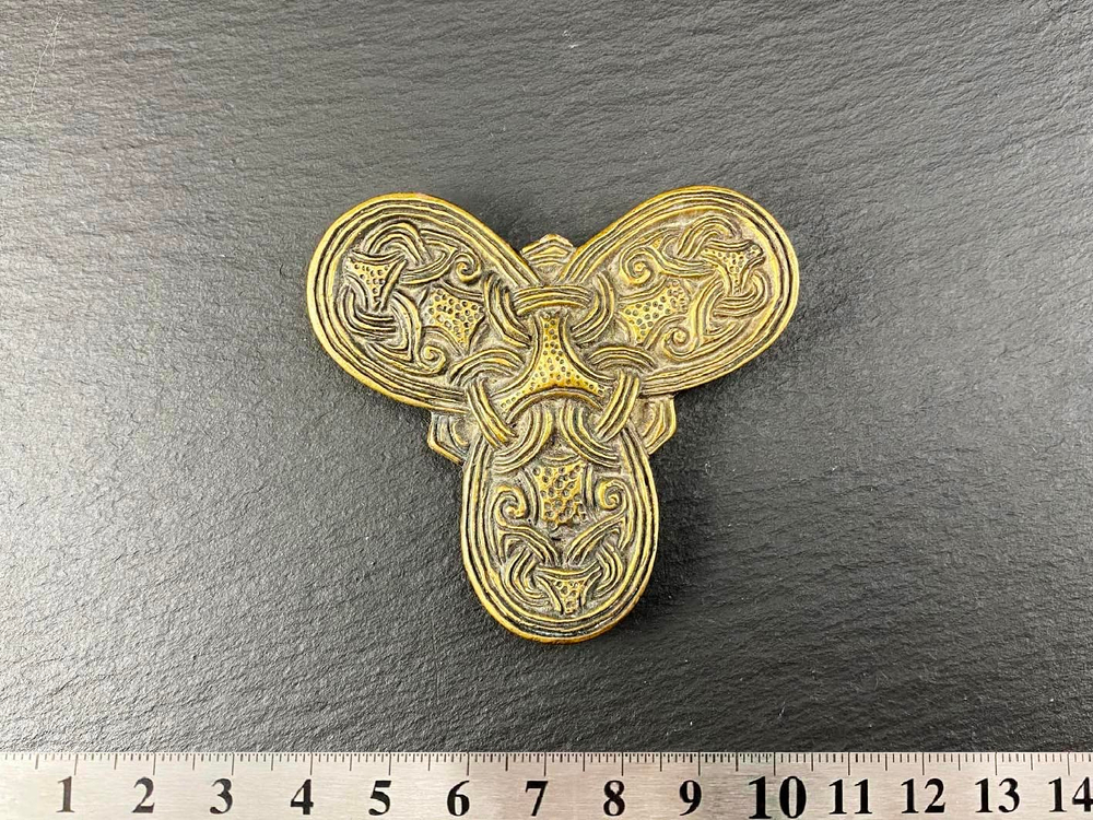 Фибула. Скандинавия 9-10 в. (трилистник)