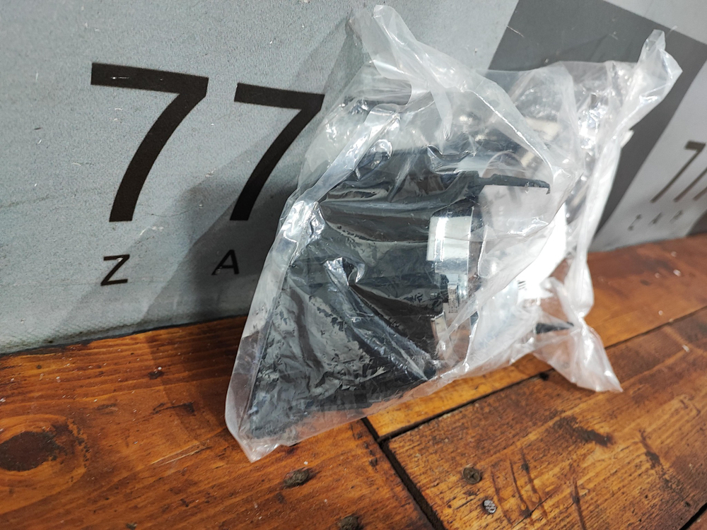 Рамка ПТФ левая Land Cruiser Prado 150 09-13 Новая L321110015PL