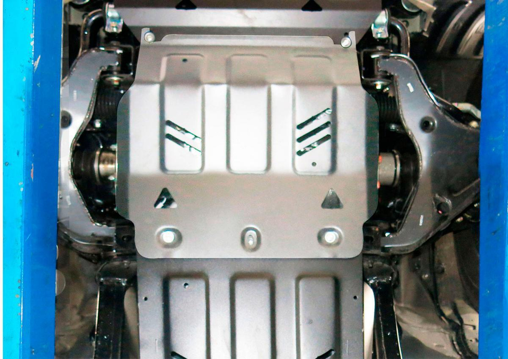 Защита картера Rival для Fiat Fullback (V - 2.4D) 2016-н.в./Mitsubishi L200 V (V - 2.4D) 2015-2019 2018-н.в./Mitsubishi Pajero Sport III (V - 2.4D; 3.0) 2016-2021 2021-н.в. (устанавл-ся совместно с 2333.4046.1.6), штампованная, алюминий 6 мм, с крепежом, 2333.4041.1.6
