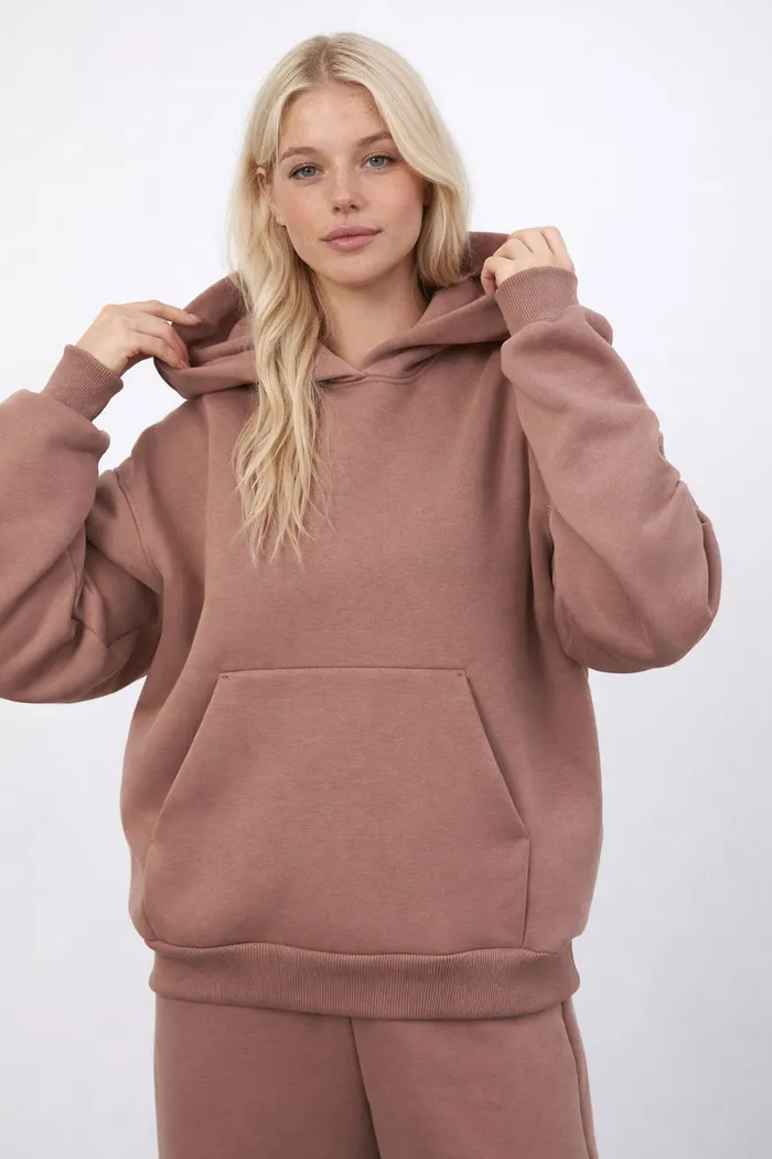 Утепленное худи свободного кроя цвета молочный шоколад