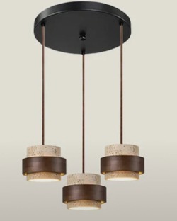 Подвесные светильники в современном стиле, выполненные из дерева и натурального травертина.