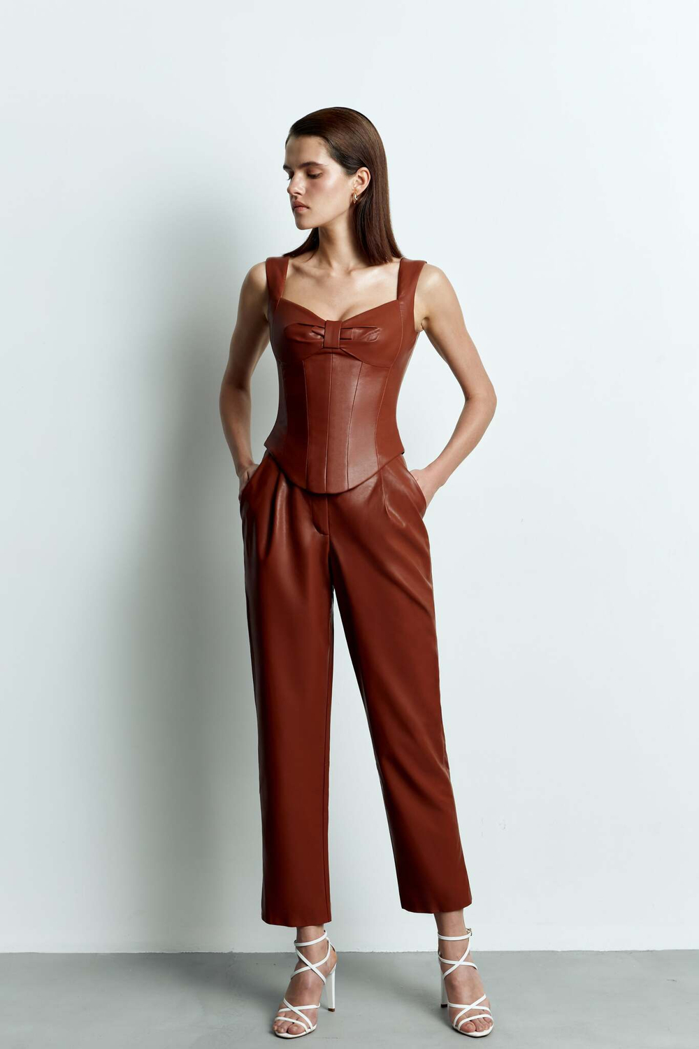 Драпированный удлиненный корсетный топ из эко-кожи