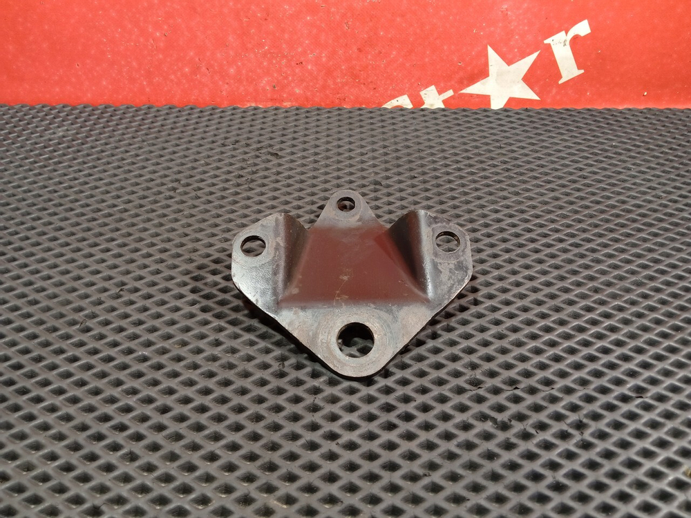 Кронштейн рессоры передней