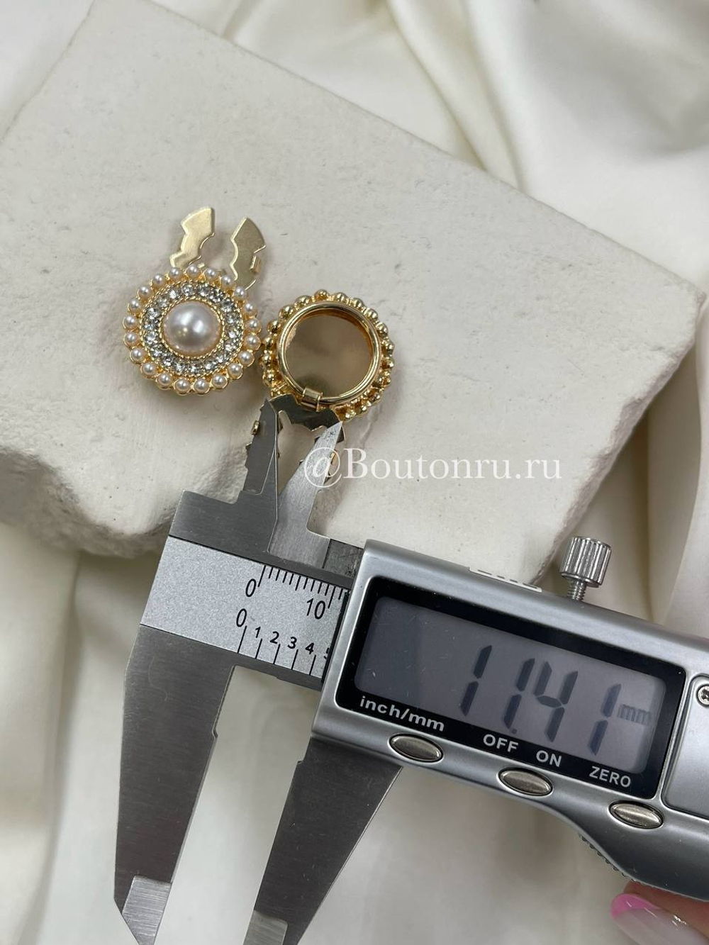 Накладка на пуговицу золотистая Жемчуг