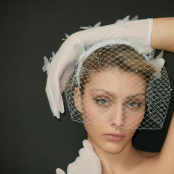 Перчатки белые с бабочками