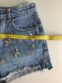 Шорты Amisu со стразами, маркировка 34, визуально 40 размер