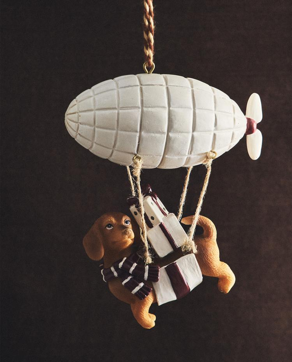 ZARA HOME ЕЛОЧНОЕ УКРАШЕНИЕ «СОБАКА НА ВОЗДУШНОМ ШАРЕ», КОРИЧНЕВЫЙ