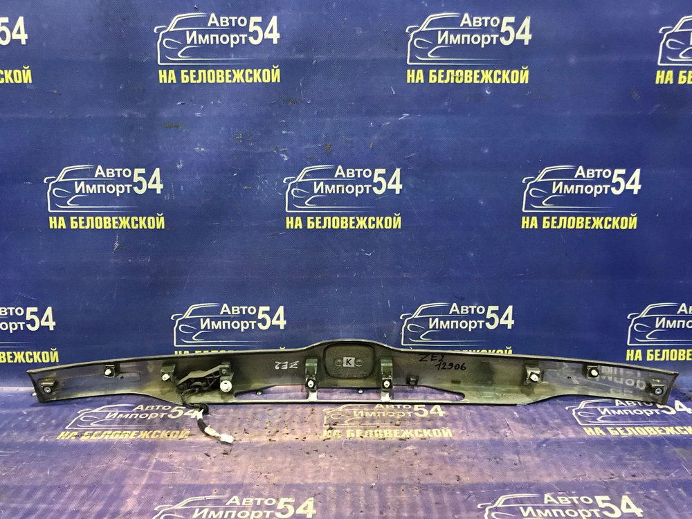 Вставка в багажник центральная Honda INSIGHT 2009-2014