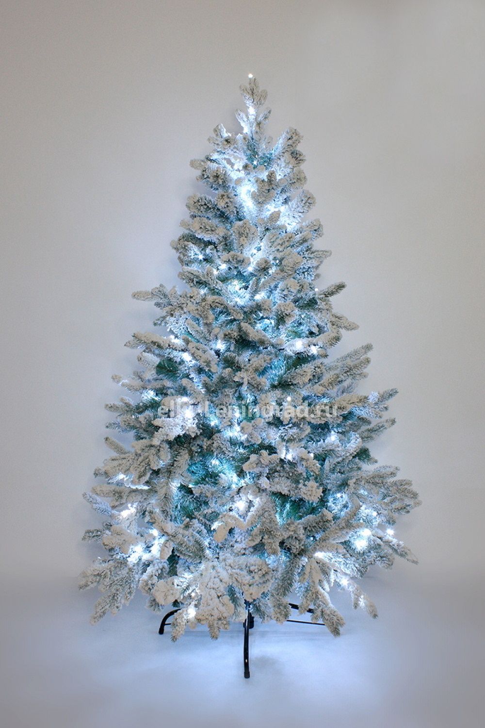 Заснеженная ель с гирляндой «Россо» холодный свет (Литая+пвх) 240 см / 2,4 м