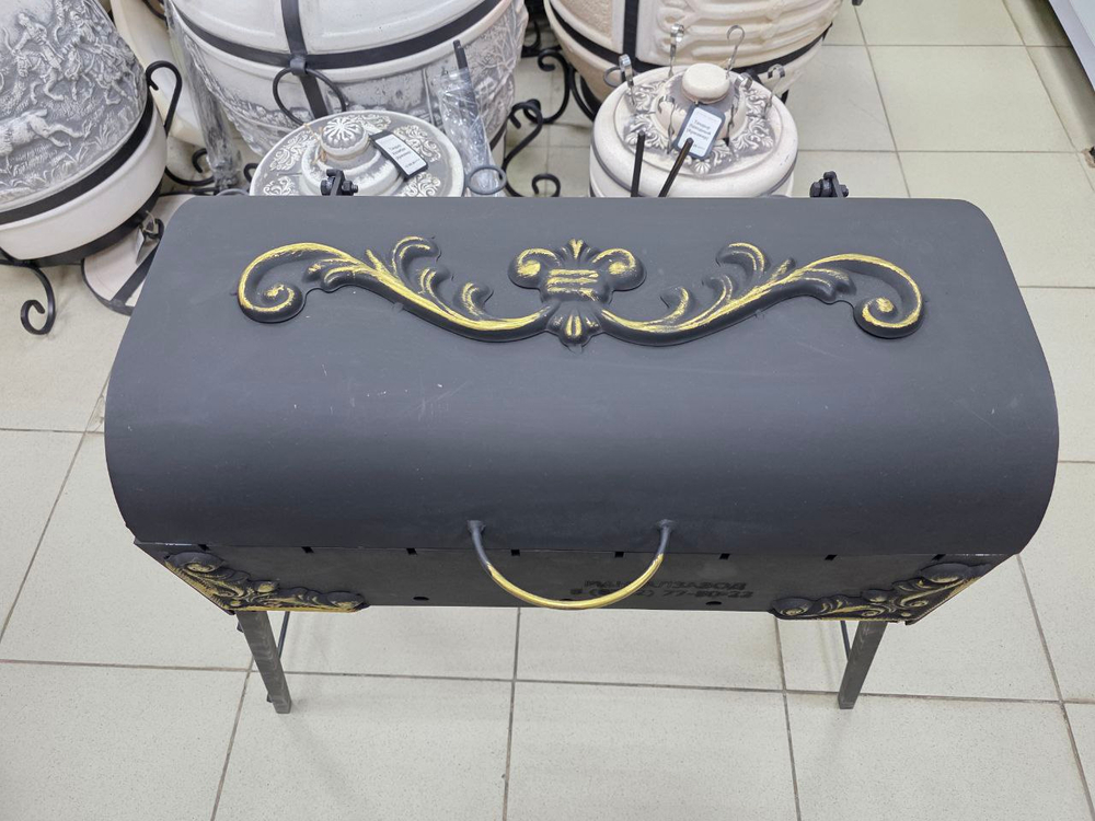 Если вы подбираете мангал купить в Казани и нужен компактный мангал 5 мм, рассмотрите мангал Сундучок с крышкой гриль: это складной мангал для дачи и выездов, который удобно перевозить и хранить, при этом он подходит как мангал для шашлыка, мангал для мяса и овощей и как мангал гриль с крышкой. Можно докупить решетку гриль, шампуры, совок и кочергу, а если нужен казан — отдельно подобрать подставку под казан и сам казан в магазине; доступна доставка по Казани и отправка по России.