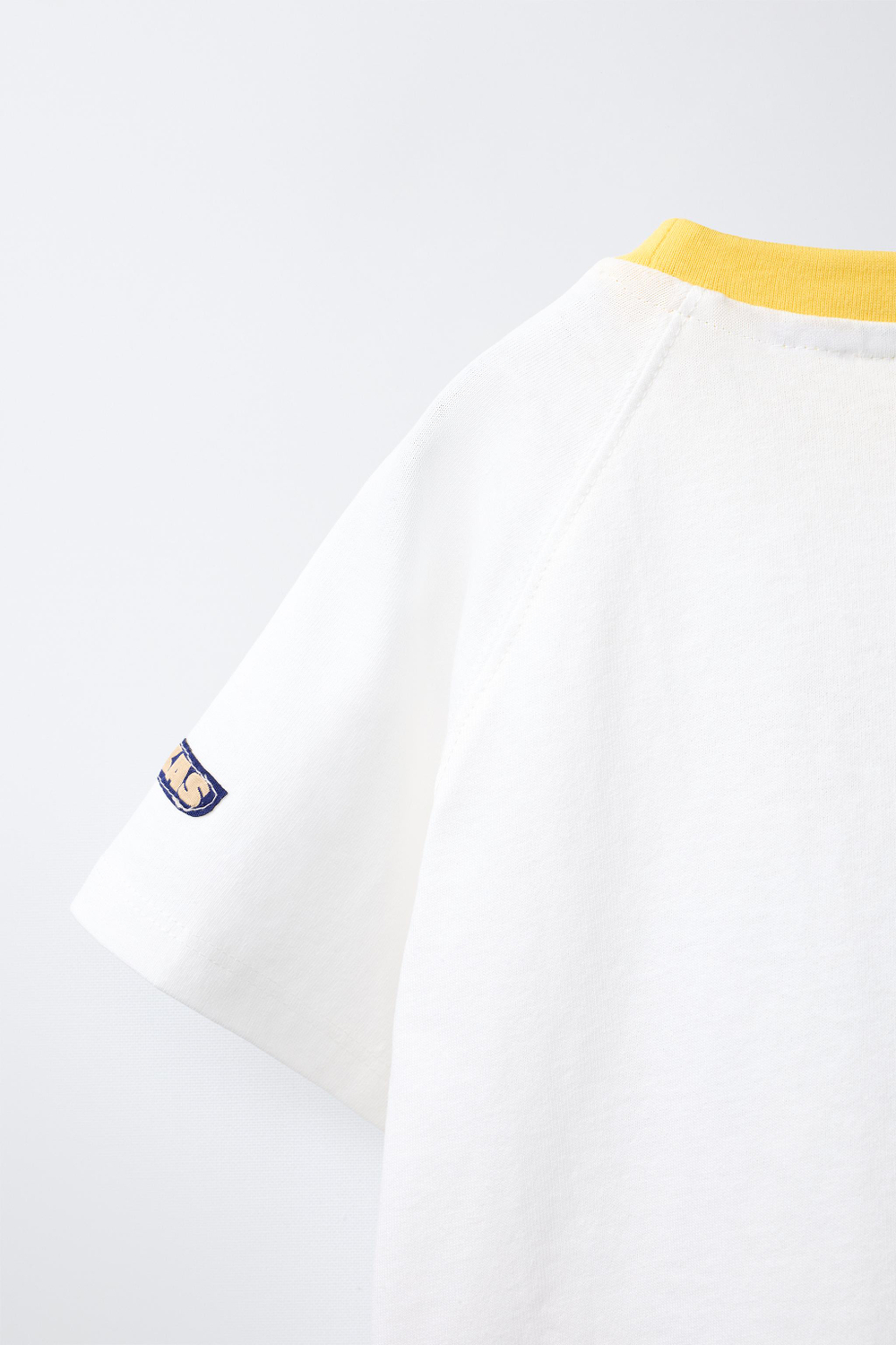 ZARA X PUKAS ФУТБОЛКА PUKAS SURF С ПРИНТОМ, БЕЛЫЙ
