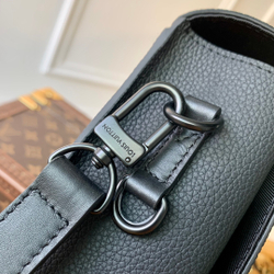 Louis Vuitton Takeoff Messenger