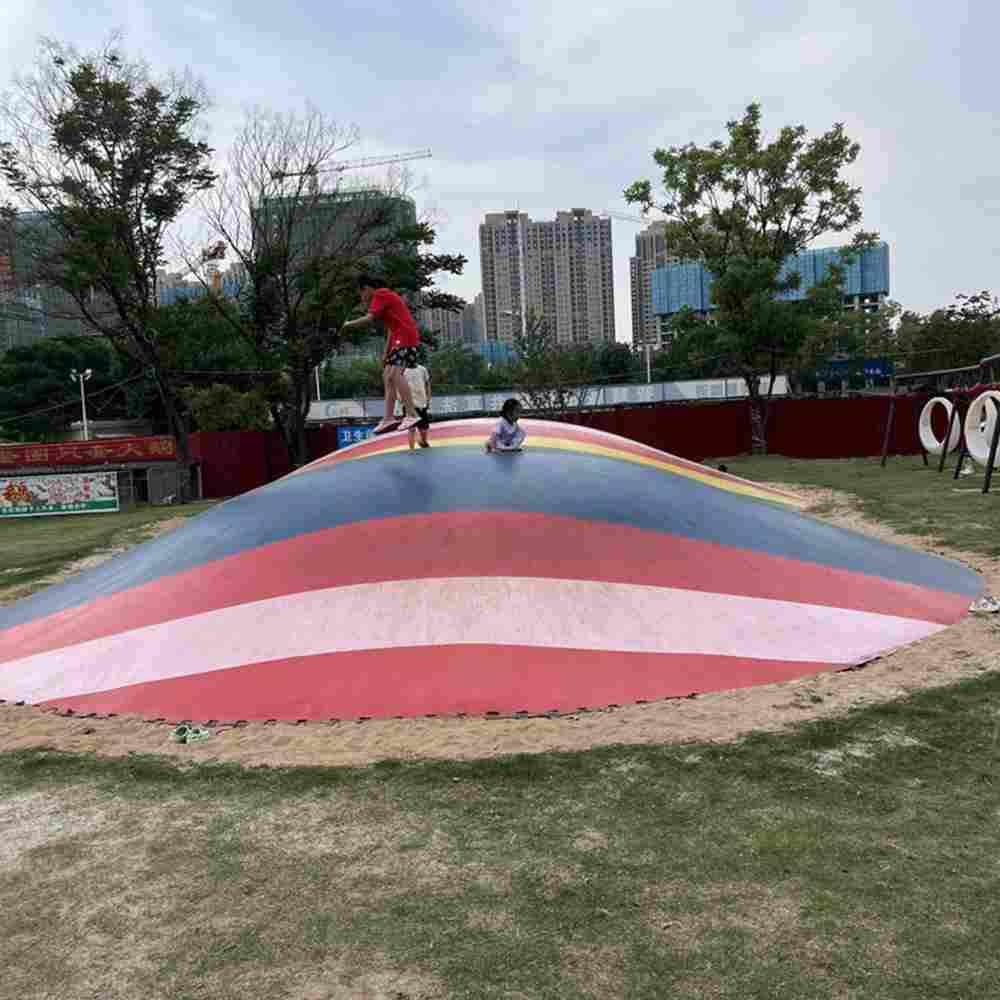 Надувная подушка «Цветная полянка» для установки в грунт, 17×10×2 м