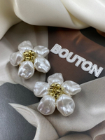 Накладка на пуговицу в форме цветка с белыми перламутровыми лепестками