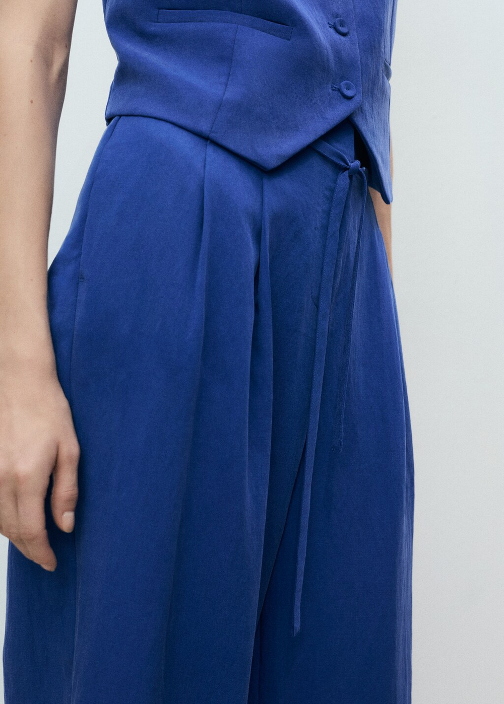 Костюмные брюки из лиоцелла с завязывающимся поясом