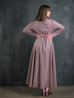 Платье с кушаком /персик клетка