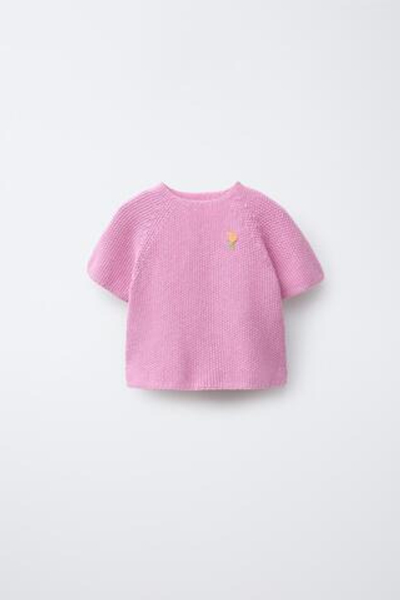 ZARA ТРИКОТАЖНЫЙ ТОП С КОРОТКИМИ РУКАВАМИ И ВЫШИТОЙ НАШИВКОЙ, РОЗОВАТЫЙ