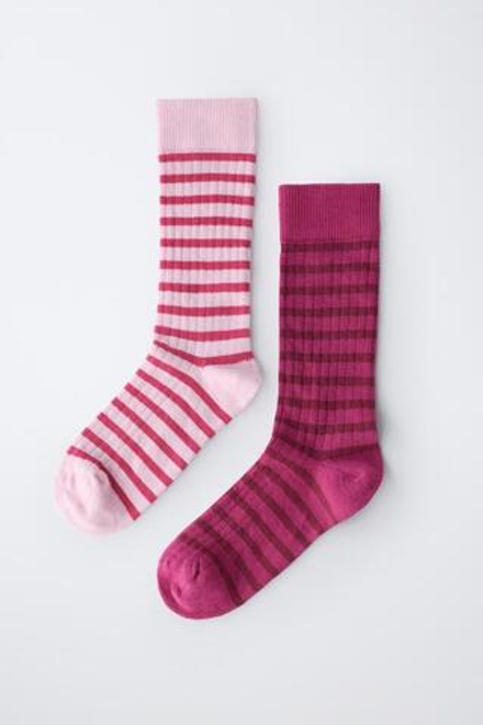 ZARA НАБОР ИЗ ДВУХ ПАР ВЫСОКИХ НОСКОВ В ПОЛОСКУ, РОЗОВЫЙ