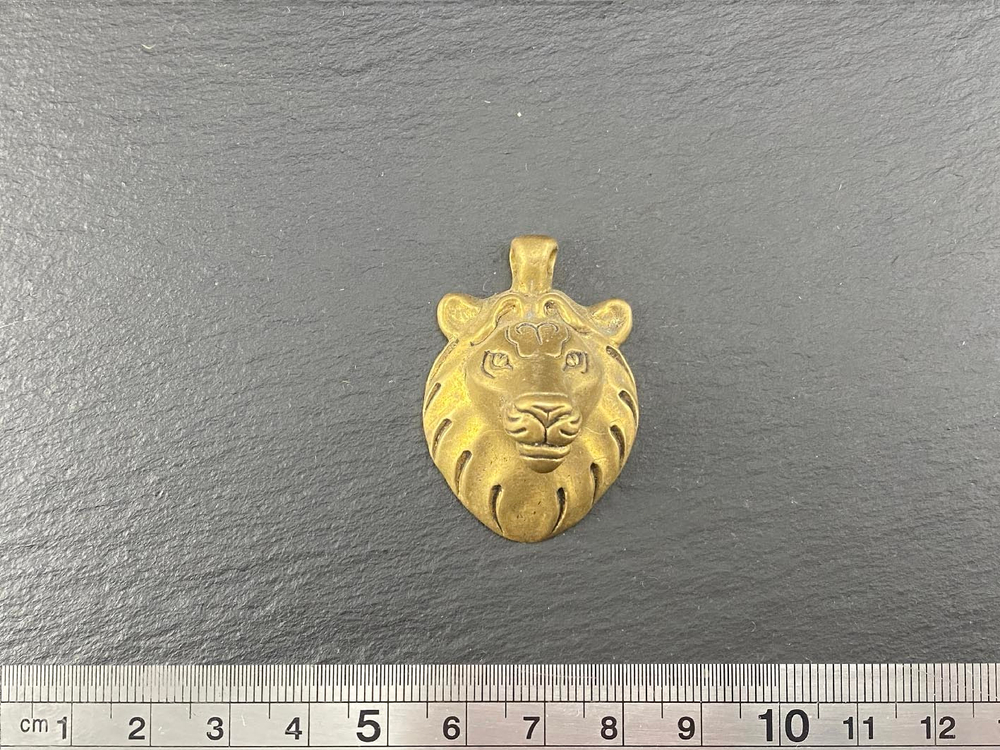 Подвеска. Лев