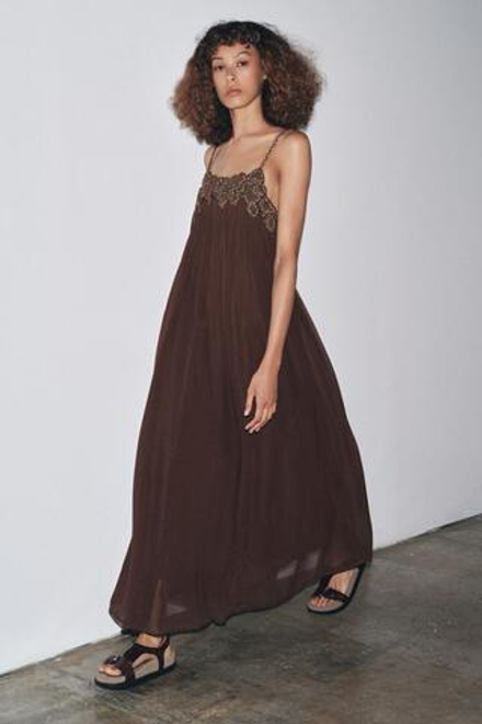ZARA ДЛИННОЕ ПЛАТЬЕ С ВЫШИВКОЙ — ZW COLLECTION, КОРИЧНЕВЫЙ