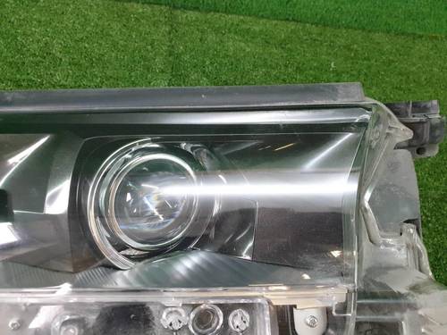 Битая Фара правая Toyota Land Cruiser 200 (2015-2021) LED Black