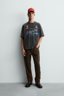 ZARA ФУТБОЛКА С ГРАФИЧЕСКИМИ ЛОГОТИПАМИ, ТЕМНЫЙ АНТРАЦИТ