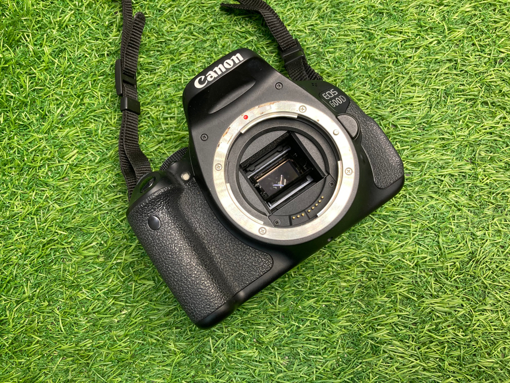 Canon 600D + 18-55mm 3.5-5.6 III 11.300 кадров