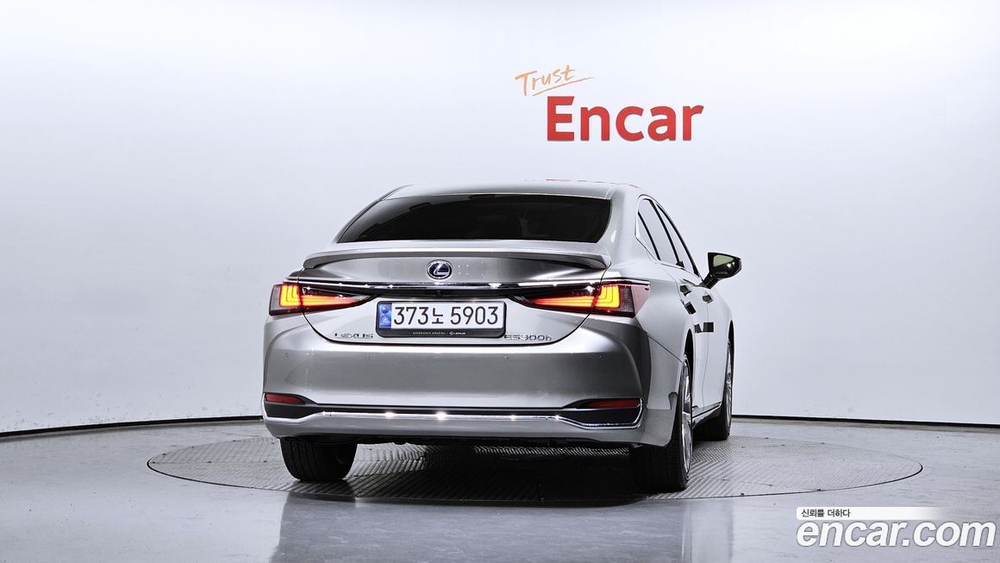 Lexus ES300h 7 Generation Luxury Plus (05.2022)