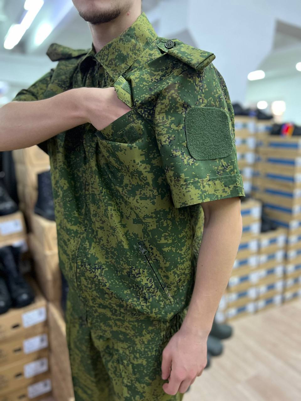 Офисный костюм / зеленый пиксель