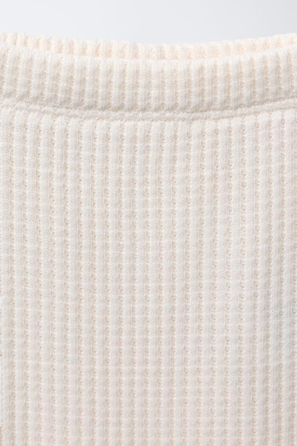 ZARA КОМПЛЕКТ ИЗ ФУТБОЛКИ И ЛЕГГИНСОВ С РЕЛЬЕФНОЙ ТЕКСТУРОЙ, ЭКРЮ