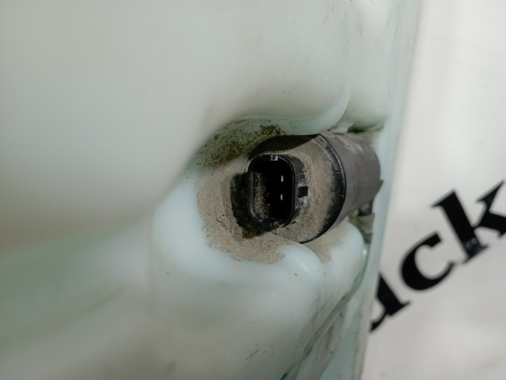 Бачок омывателя лобового стекла 2023г