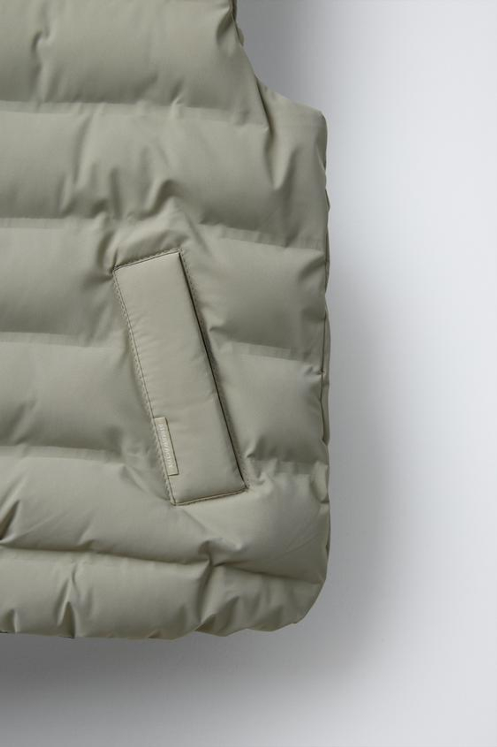 ZARA СТЕГАНЫЙ ЖИЛЕТ С КАПЮШОНОМ, КОСТЯНОЙ