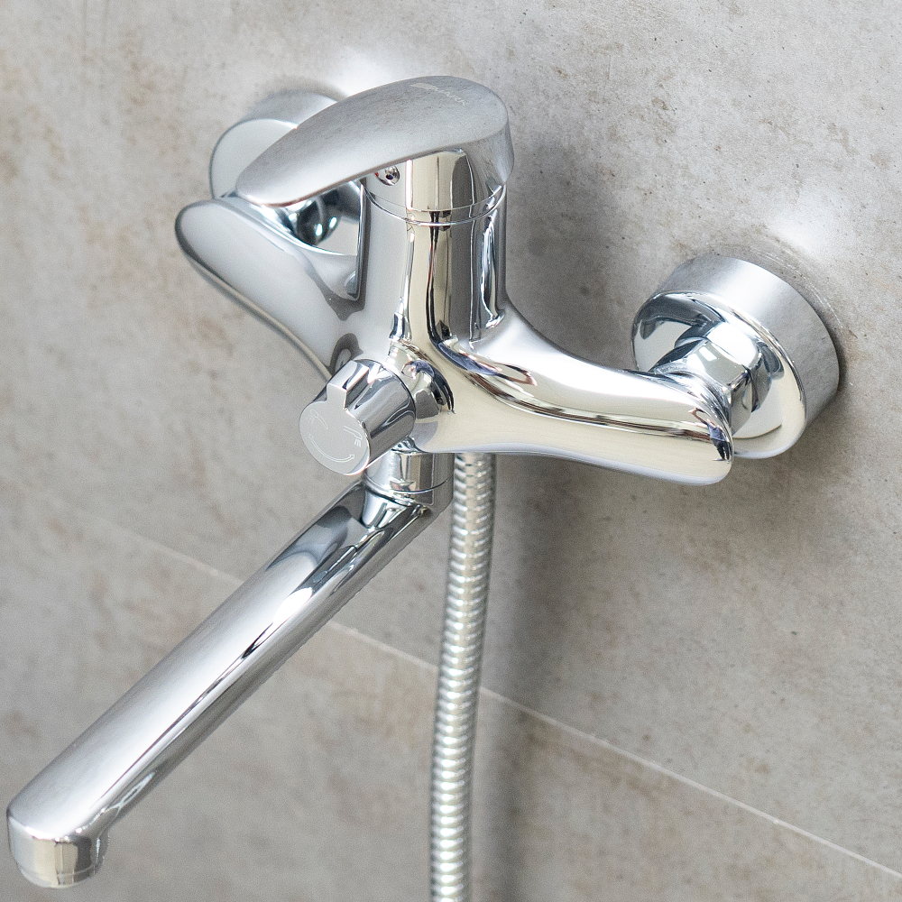 Смеситель универсальный с плоским поворотным изливом 200 мм LM0417c