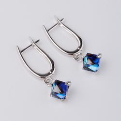 Серьги-подвески Миражи с синим кубиком Swarovski