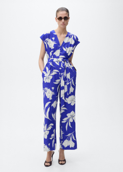 Длинный комбинезон с принтом и поясом