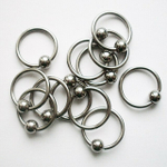 Кольцо сегментное для пирсинга: диаметр 10 мм, толщина 1,2 мм, шарик 4 мм. Медицинская сталь