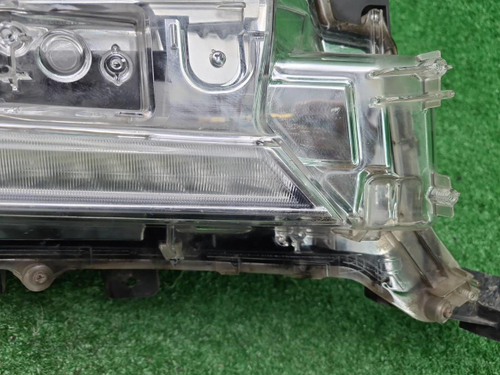 Фара правая Land Cruiser 200 (2015-2021) LED