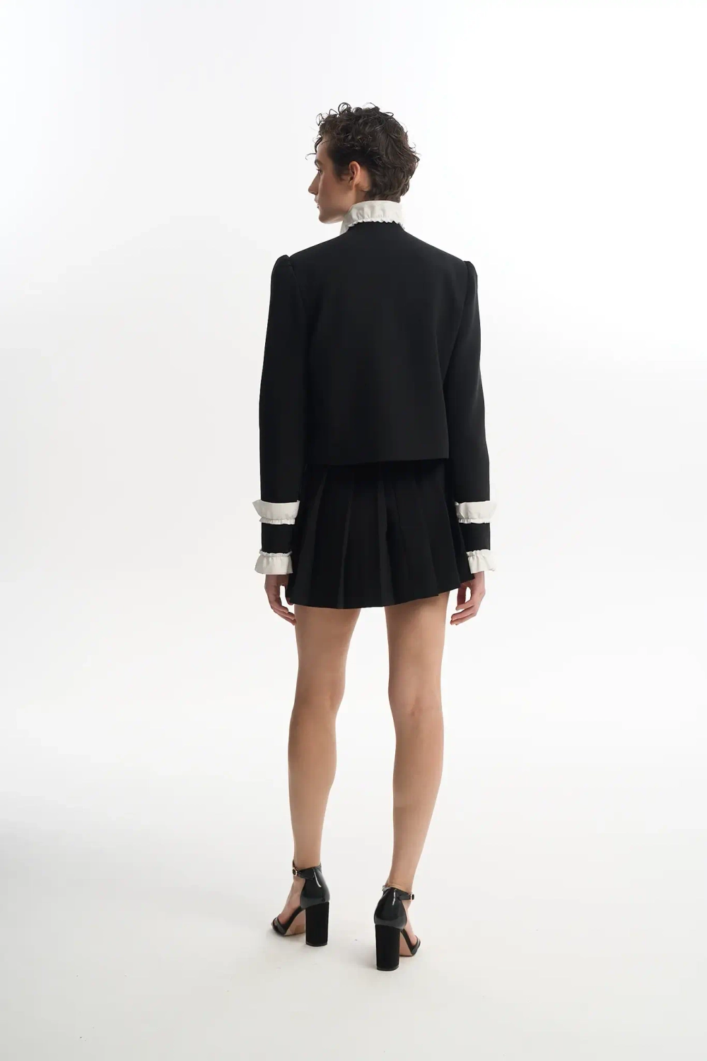 Жакет с рюшами и розой