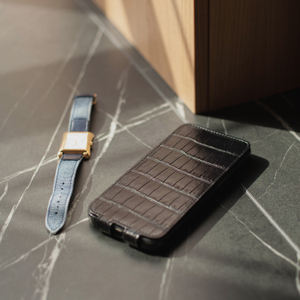 Кожаный чехол для iPhone 17 Pro, аллигатор черного цвета