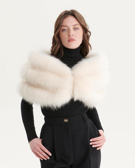 Накидка из меха лисы с отделкой из меха кролика