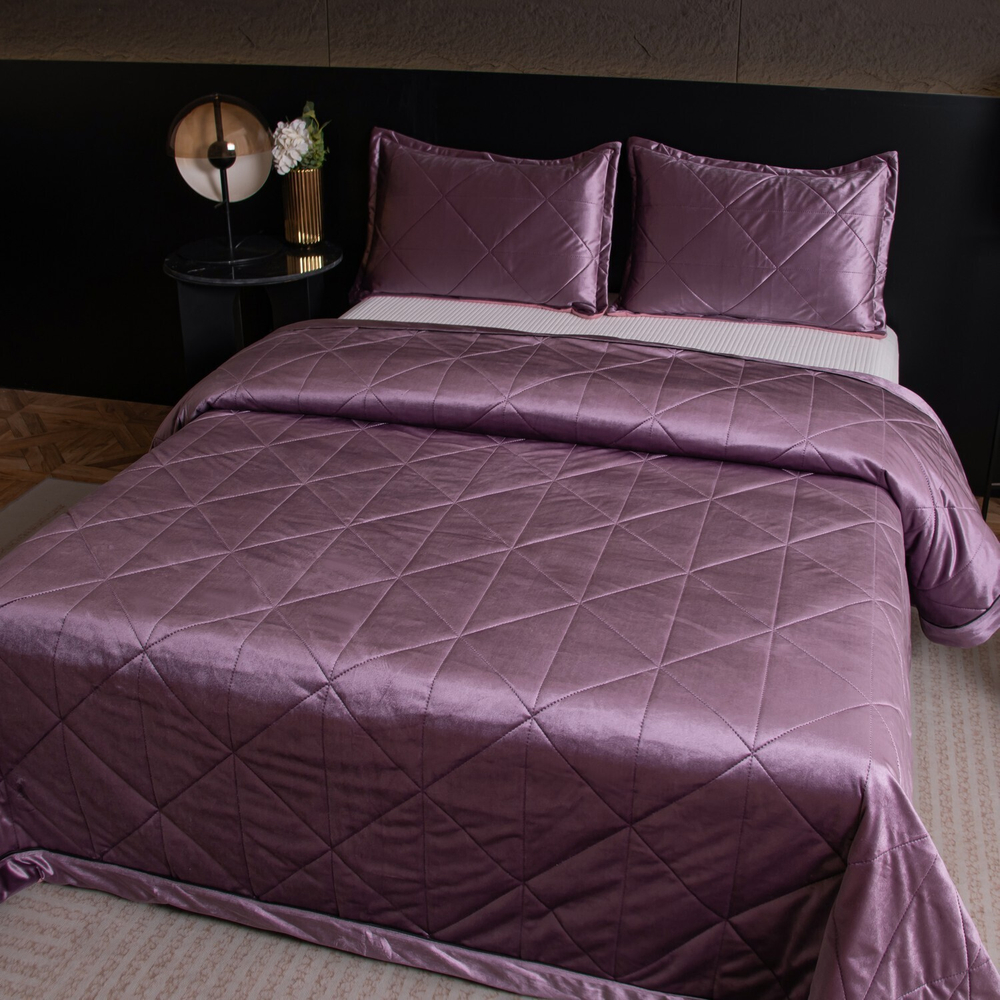 Велюровое покрывало в клетку с наволочками OVL042