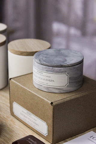 Свеча Дубовый мох и амбра, гипс, 80 / 200 мл.