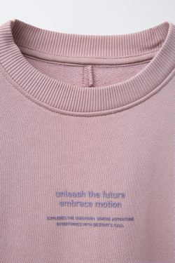 ZARA ОДНОТОННАЯ ТОЛСТОВКА С РЕЛЬЕФНОЙ НАДПИСЬЮ, БЛЕДНО-ЛИЛОВЫЙ