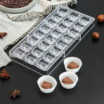 Форма для шоколада и конфет «Ягодный лист», 27,5×17,5×2,5 см, 24 ячейки, ячейка 2,7×2,5×1